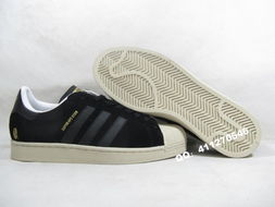 专柜正品 100%好评 阿迪达斯adidas040059 超级猿星 全黑运动鞋 经典与品质的完美融合